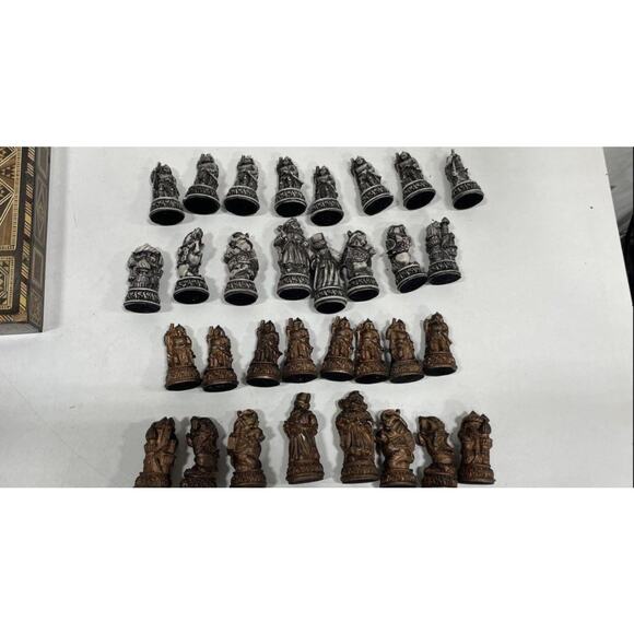 VINTAGE MOSIAC WOOD INLAYED CHESS BACKGAMMON FOLDING GAME SET - Picture 2 of 12